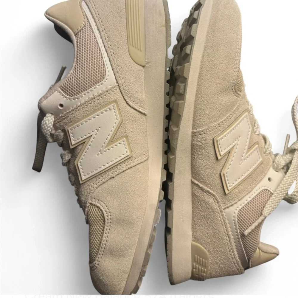 New Balance Beige 574 Boys Sneakers Size 6 - Picture 1 of 10